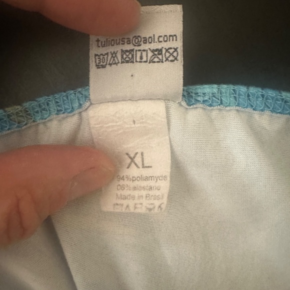 Tulio Tank Top XL Gently worn 94% polyamide/6% elastane 22" armpit to armpit - Picture 4 of 4